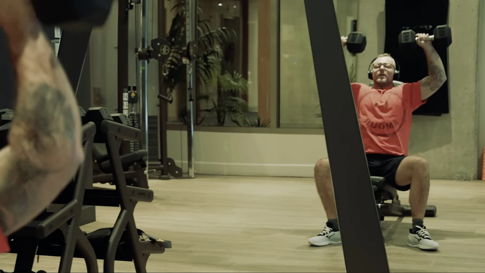 Séquence dans une salle de sport, extrait du documentaire.